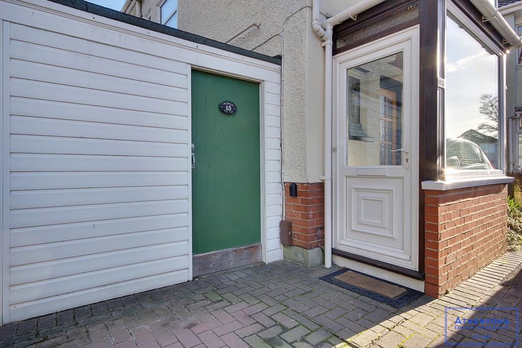 Redhill Crescent, Bournemouth, BH9 3 bed detached house for sale £400,000