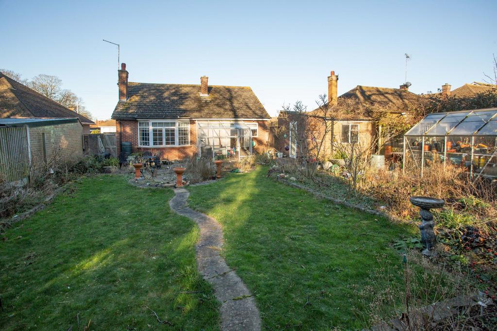 Dane Court Gardens, Broadstairs, CT10 3 bed detached bungalow £350,000