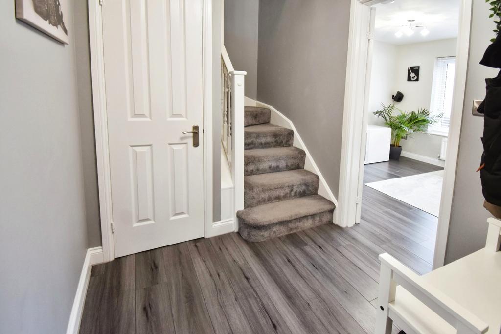 Southgate Crescent, Tiptree, Colchester, Essex, CO5 5 bed semidetached