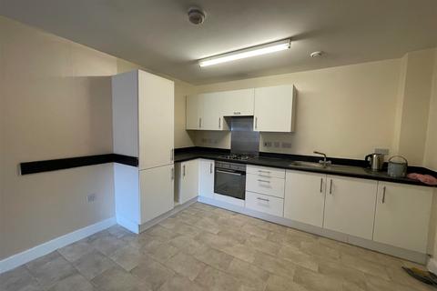 2 bedroom ground floor flat for sale - Dalmeny Way, Epsom, Surrey