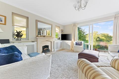 14 Elm Drive, Leatherhead, KT22 8EX