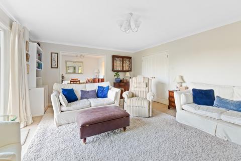 14 Elm Drive, Leatherhead, KT22 8EX