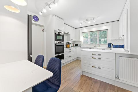 14 Elm Drive, Leatherhead, KT22 8EX