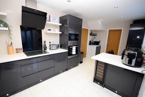 17 Cherrytree Drive, Whickham, Newcastle Upon Tyne, NE16 4TQ
