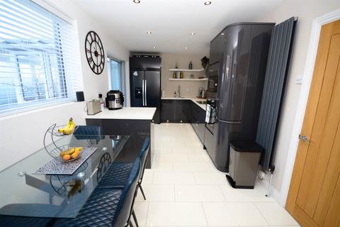 17 Cherrytree Drive, Whickham, Newcastle Upon Tyne, NE16 4TQ