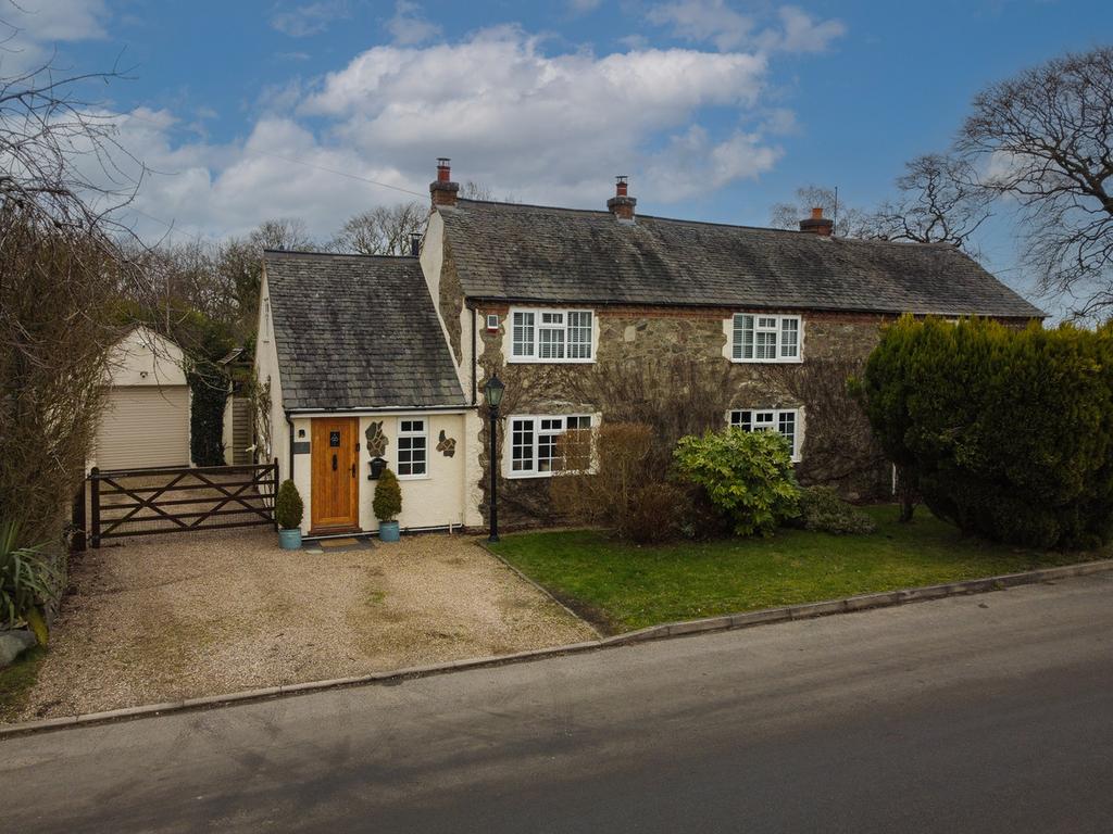 Ashby Road, Markfield, LE67 3 bed cottage for sale £500,000