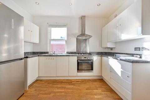 2 bedroom flat to rent, North Street, Guildford, GU1