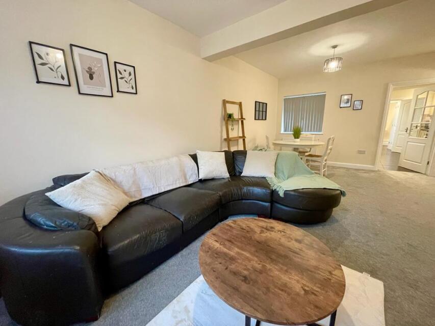 3 Bedroom Serviced Accommodation Available ALL BI