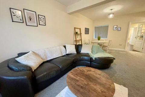 3 bedroom terraced house to rent, Swindon, SN1