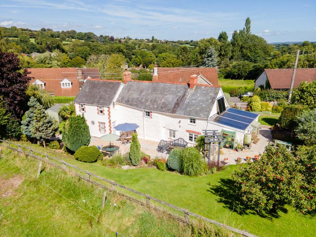 Chard, Somerset TA20 3 bed detached house for sale £600,000