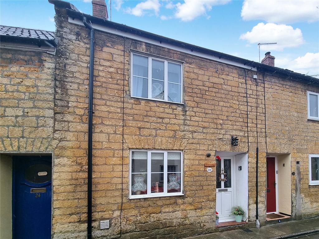 Crewkerne, Somerset TA18 2 bed terraced house for sale £200,000