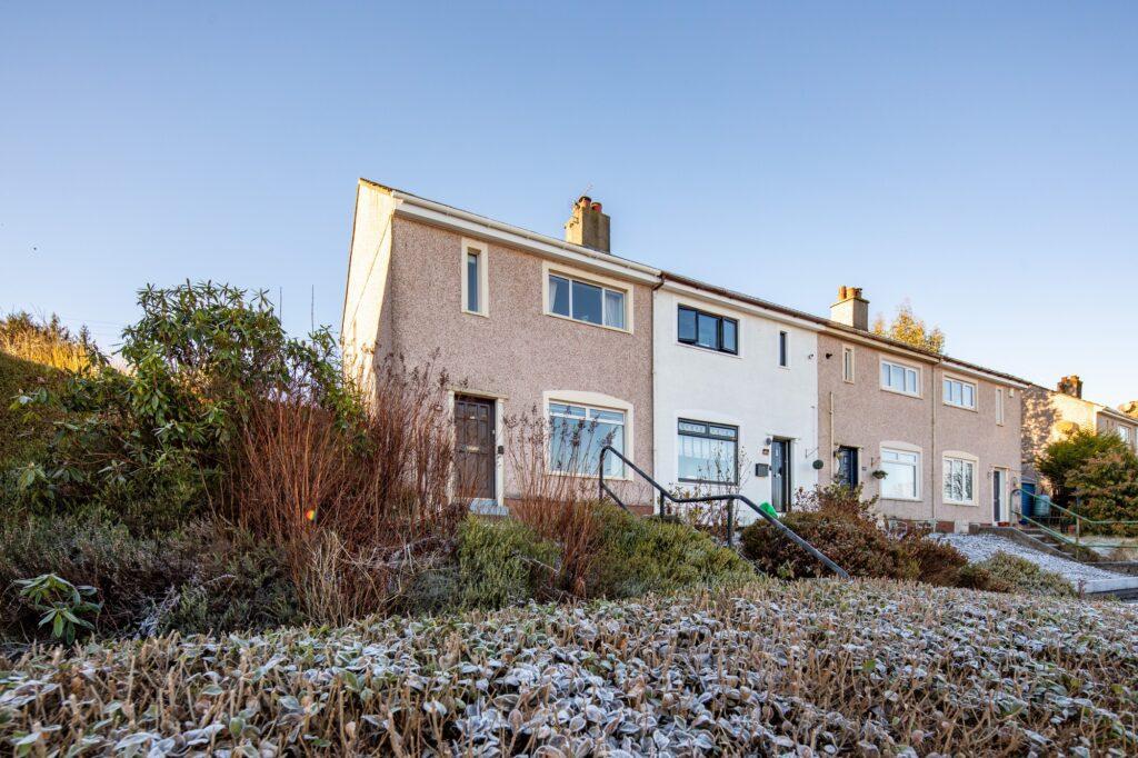 Hill Drive, Eaglesham 2 bed end of terrace house £150,000