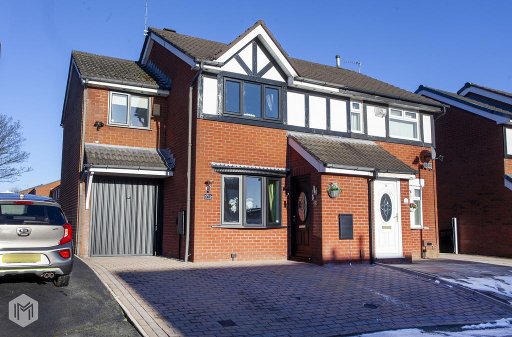 Weavers Green, Farnworth, Bolton, Greater Manchester, BL4 9AY 3 bed