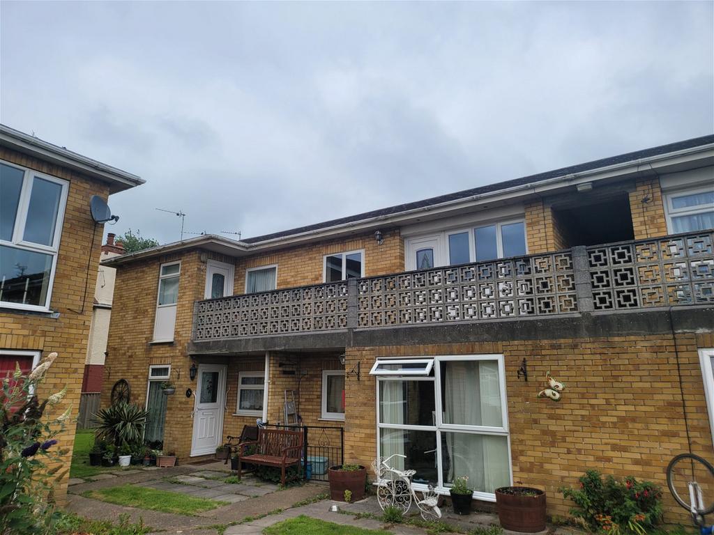 Sunningdale Close, Skegness PE24 2 bed flat for sale £45,000