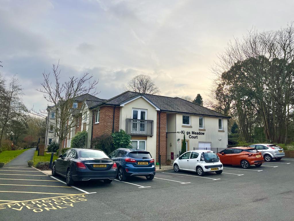 One bedroom apartment in convenient lydney area