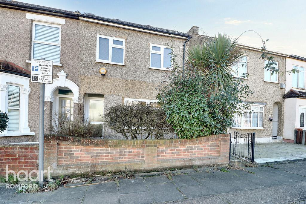 Oak Street, Romford 3 bed semidetached house for sale £400,000