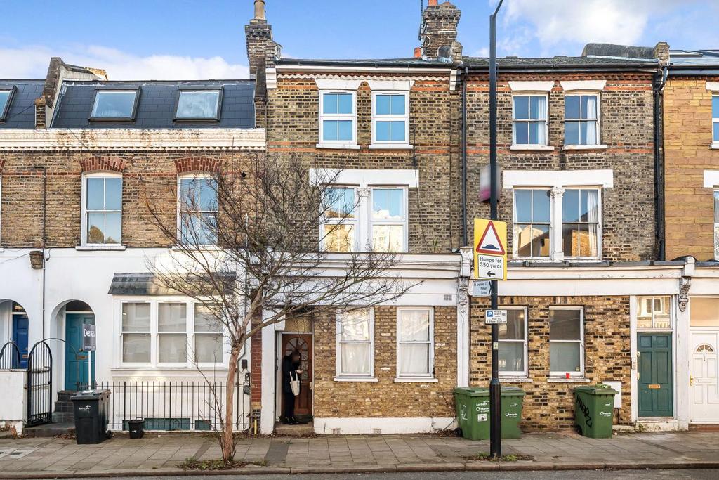 Landor Road, Clapham 2 bed flat for sale £375,000