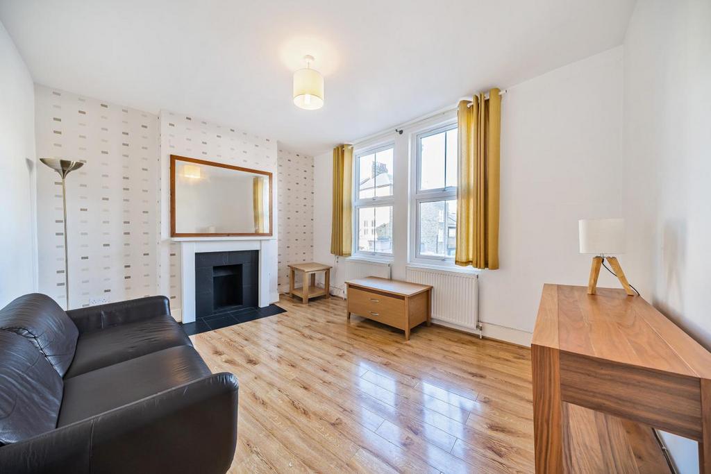 Landor Road, Clapham 2 bed flat for sale £375,000
