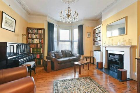 3 bedroom terraced house for sale, Archway Road  Highgate N6 5BL
