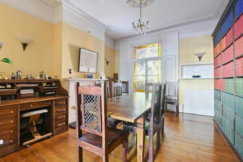 3 bedroom terraced house for sale, Archway Road  Highgate N6 5BL