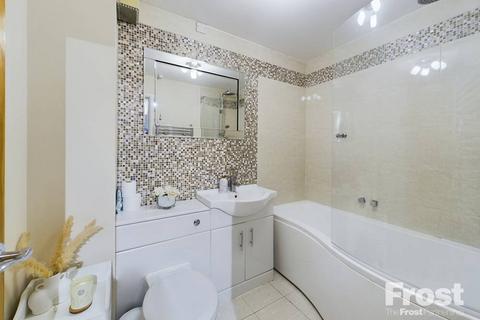 176 Redford Close, Feltham, TW13 4TF