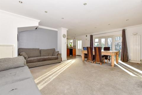 13 Leysdown Avenue, Bexleyheath, DA7 6AZ