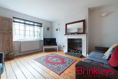 107 Pitt Crescent, London, SW19 8HR