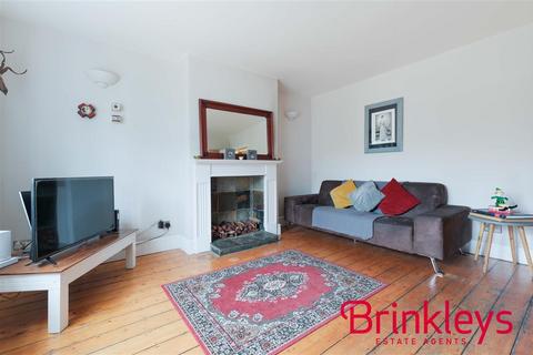 107 Pitt Crescent, London, SW19 8HR