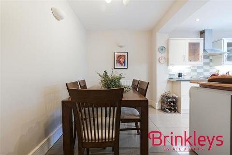107 Pitt Crescent, London, SW19 8HR