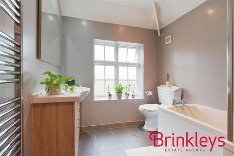 107 Pitt Crescent, London, SW19 8HR