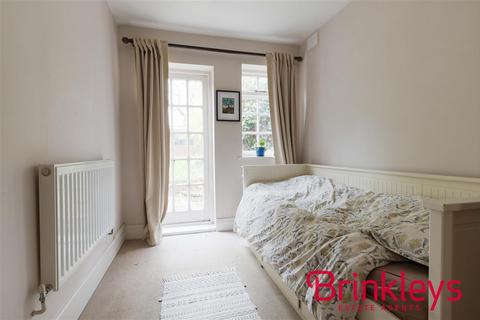 107 Pitt Crescent, London, SW19 8HR