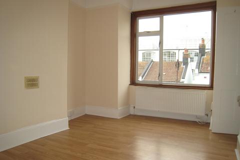 3 bedroom flat to rent, Dewe Road, Brighton BN2