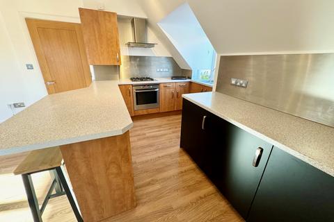 2 bedroom penthouse to rent, Southwood Avenue, Bournemouth BH6