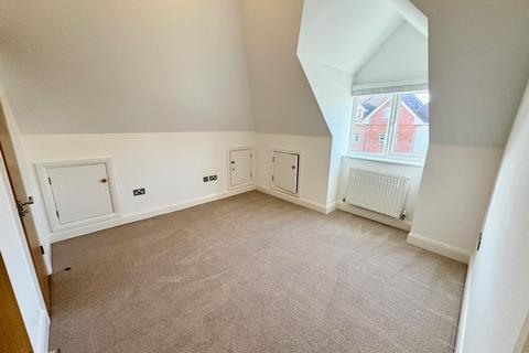 2 bedroom penthouse to rent, Southwood Avenue, Bournemouth BH6