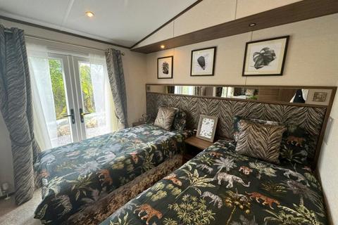 2 bedroom lodge for sale, Woodleigh Caravan Park