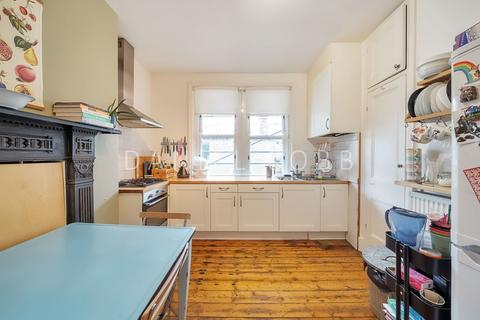 3 bedroom flat for sale, Hayes Court, Camberwell New Road, SE5