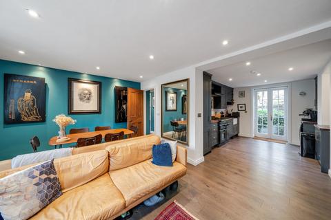 2 bedroom ground floor flat for sale, Trinity Street, London, SE1