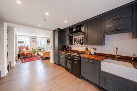 2 bedroom ground floor flat for sale, Trinity Street, London, SE1