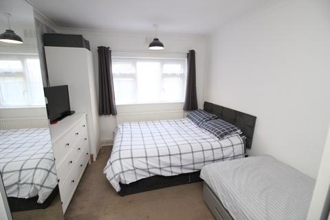 3 bedroom flat for sale, Stonecot Hill, Sutton SM3