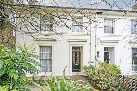 48 Ravenscourt Gardens, London, W6 0TU