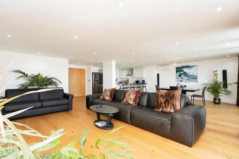 2 bedroom apartment for sale, Maritime Walk, Ocean Village, Southampton