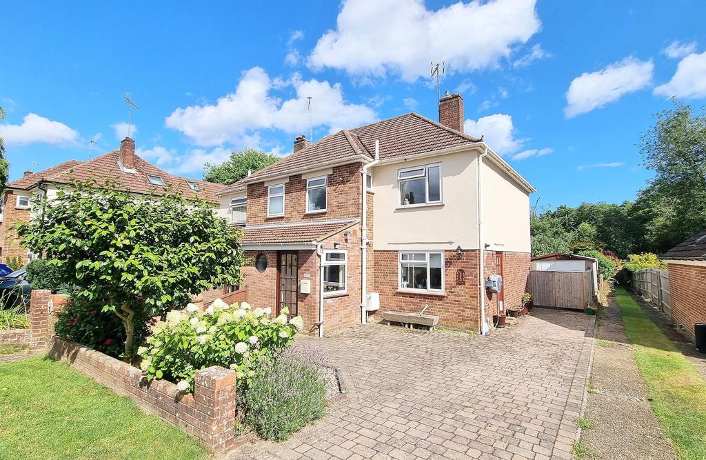 Meadow Lane, Lindfield, RH16 3 bed semidetached house for sale £635,000