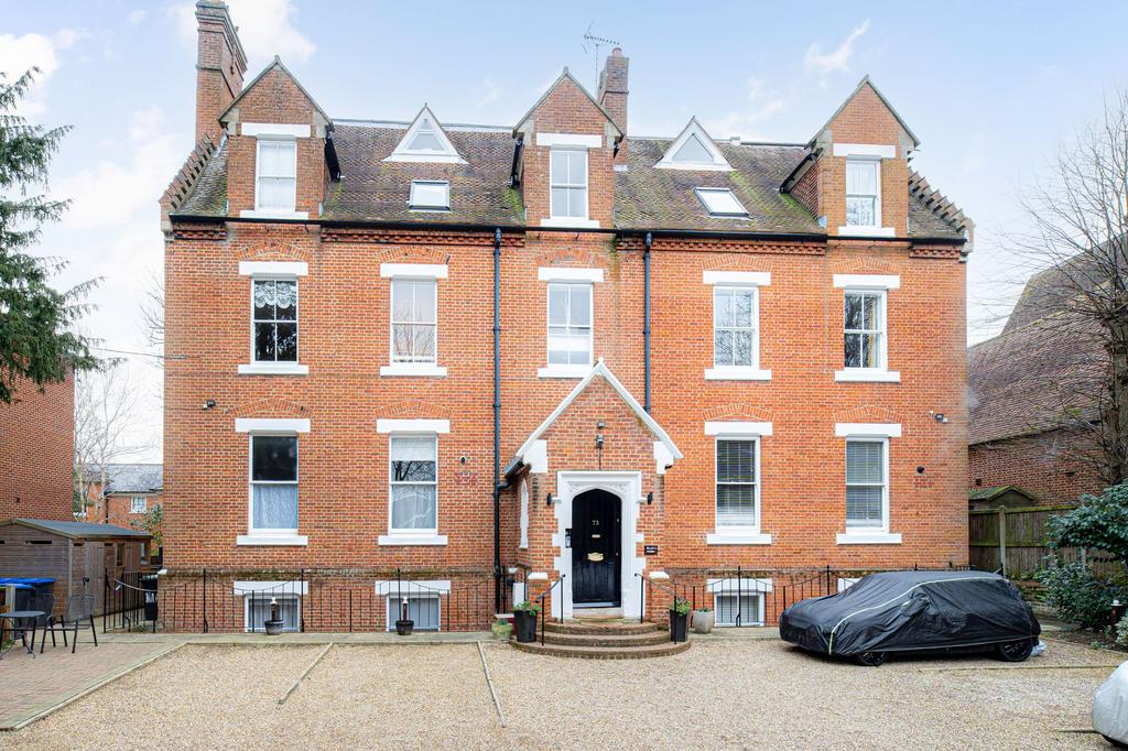 New Dover Road, Canterbury, CT1 2 bed flat for sale £370,000