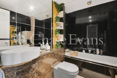 8 Falcon Way, London, E14 9UP