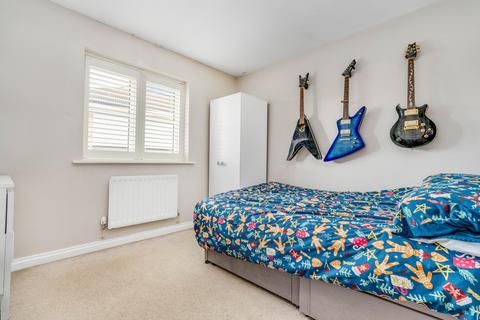 19 Coppard Gardens, Chessington, KT9 2GE