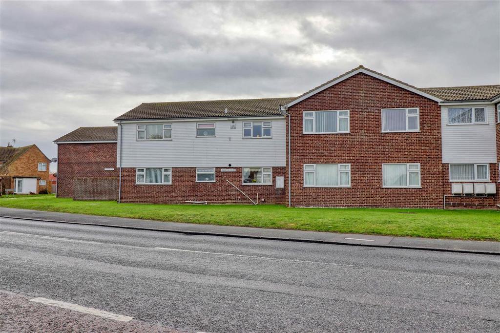 Holland on Sea CO15 2 bed apartment for sale £185,000