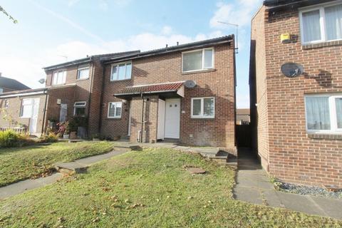 2 bedroom end of terrace house to rent, Hailsham Road, Harold Hill, RM3