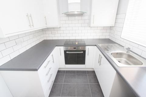 2 bedroom end of terrace house to rent, Hailsham Road, Harold Hill, RM3