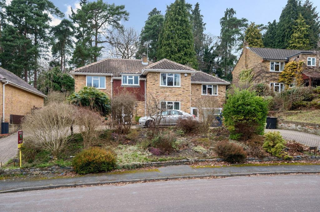 Iberian Way, Camberley, Surrey, GU15 5 bed detached house for sale £