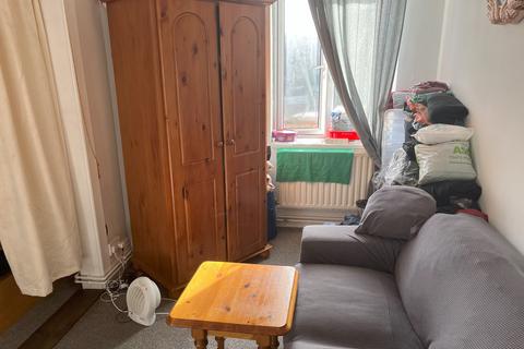 1 bedroom in a house share to rent - Alexandra road, Newport,